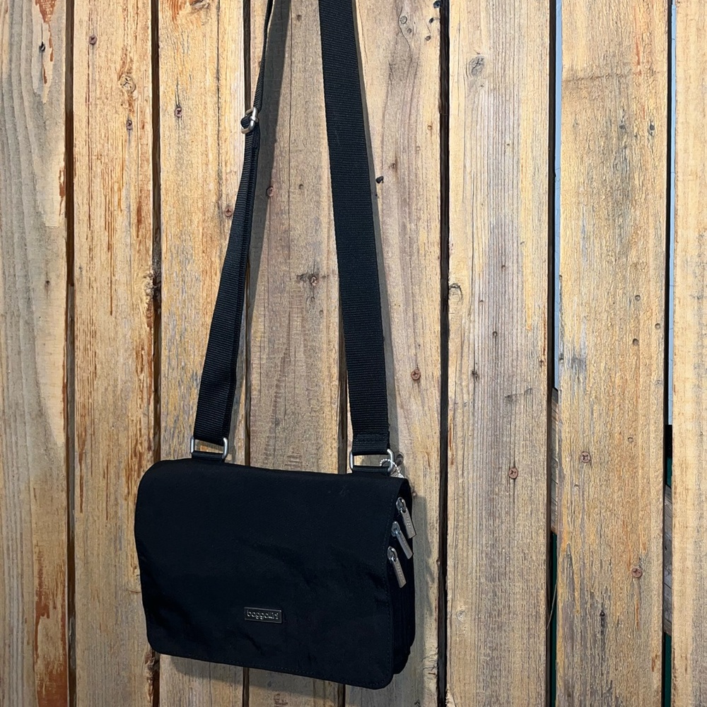 Baggallini Black Shoulder Bag - Picture 5 of 10